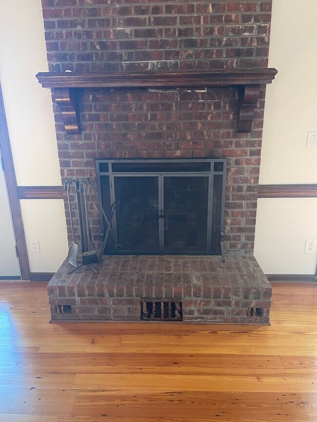 Building Photo - LAKE SHORES