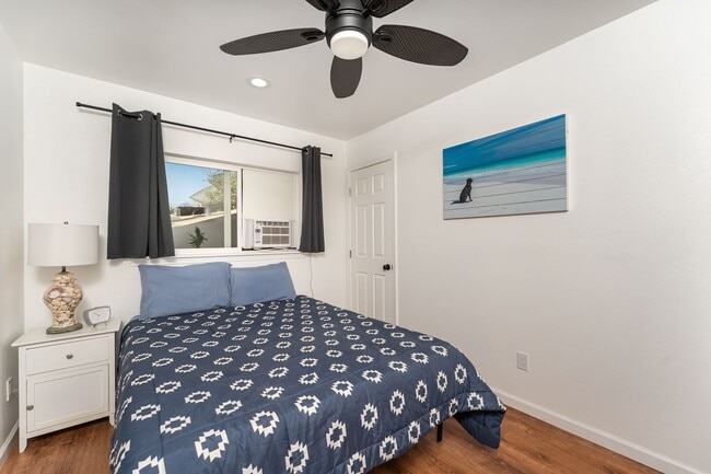 Building Photo - Unfurnished 1 bed/1 bath PET FRIENDLY - walk to beach, grocery, park