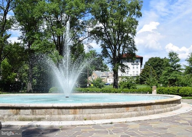 Building Photo - 5603 Chevy Chase Pkwy NW