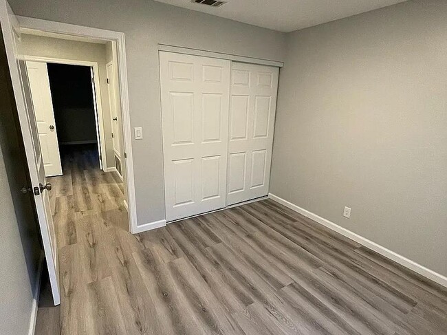 Building Photo - 116 Evelyn Cir