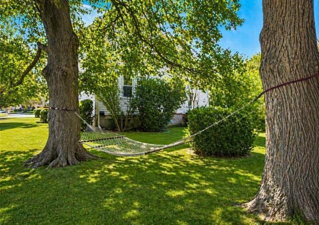 Building Photo - 65 Maple Ave