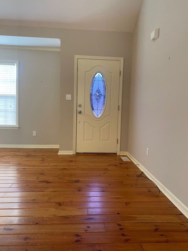 Building Photo - 305 Towbridge Ln
