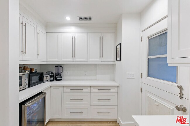 Building Photo - 1760 Nichols Canyon Rd