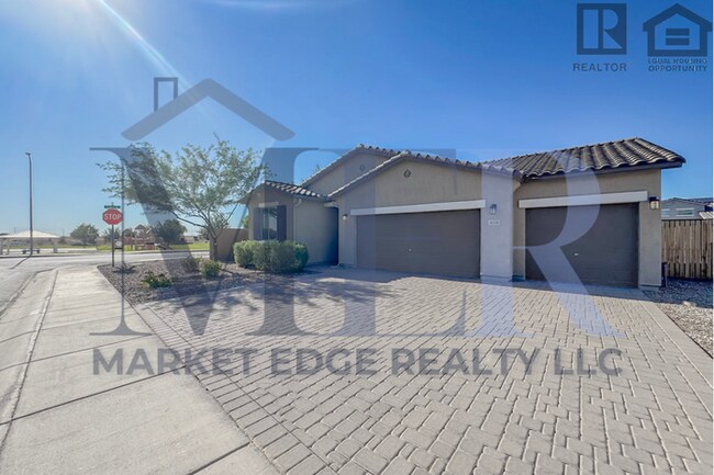 Building Photo - 3Bed/2Bath Home w/3 Car Gar in Casa Grande...