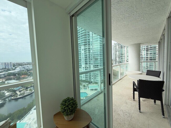 Building Photo - 16400 Collins Ave