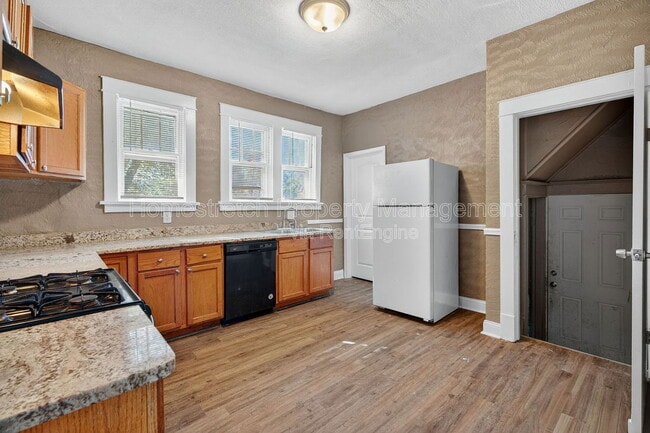 Building Photo - 2330 Hord Ave