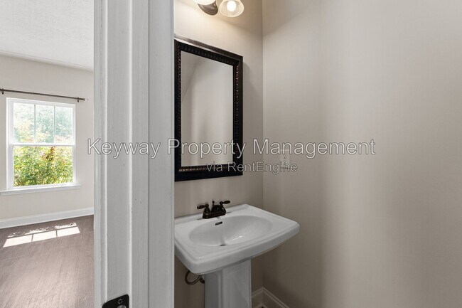 Building Photo - 135 Beallwood Dr