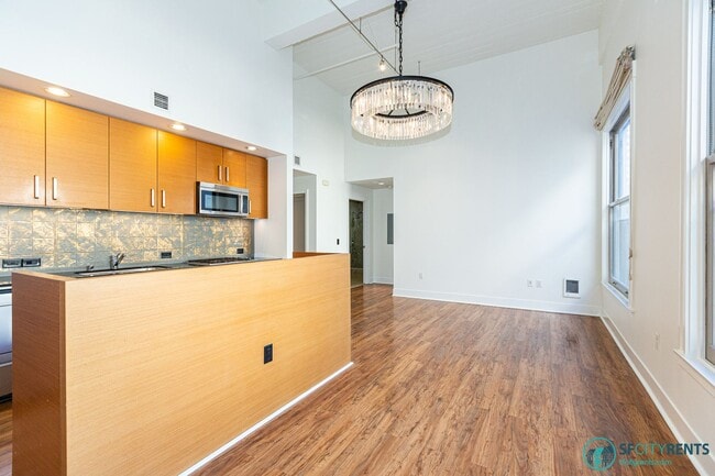 Building Photo - Financial District: 1 bed + Den/Office w/ ...