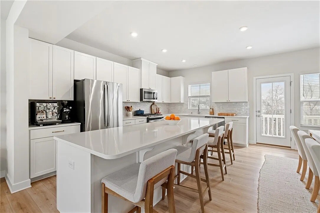 Building Photo - 410 Scharberry Ln