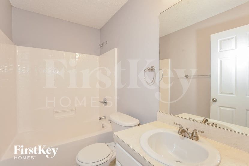 Building Photo - 20 Bickwick Ln