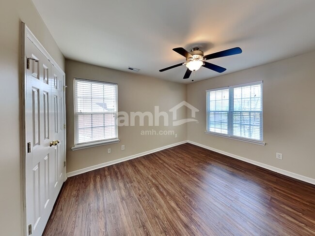Building Photo - 1007 Vanguard Dr