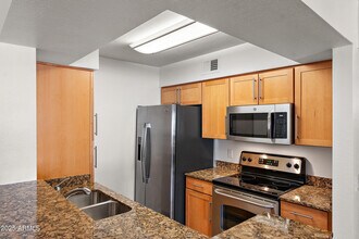 Building Photo - 2025 E Campbell Ave