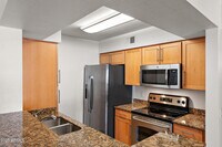 Building Photo - 2025 E Campbell Ave