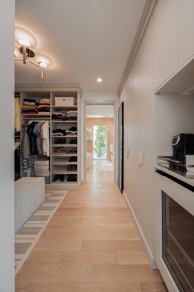 Building Photo - 492 Abrahams Path