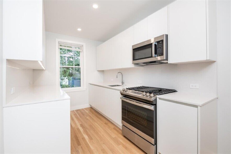 Primary Photo - 7 Forest St