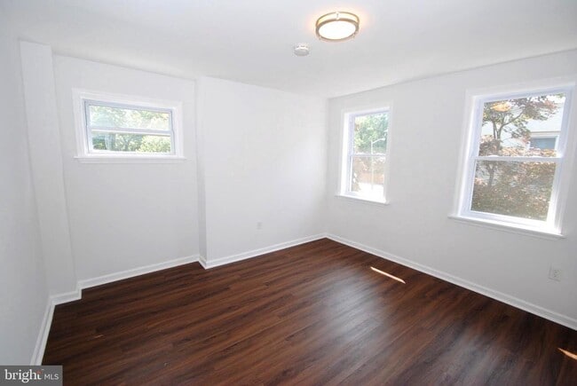 Building Photo - 217 Wood St