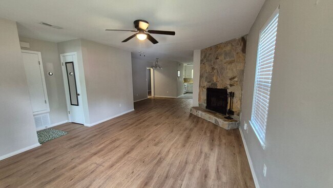 Building Photo - 2370 Shoal Creek Dr