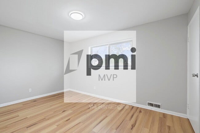 Building Photo - 3027 Rotunda Ct S