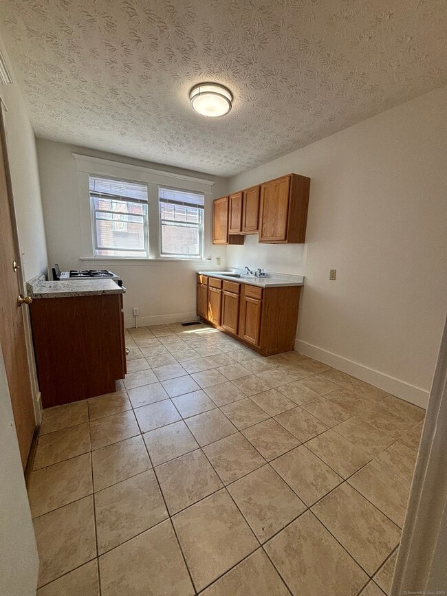 Building Photo - 155 Elm St