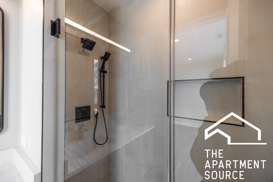 Building Photo - 2355 W Flournoy St