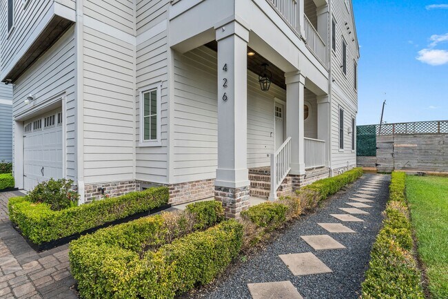 Building Photo - 426 Marshall St