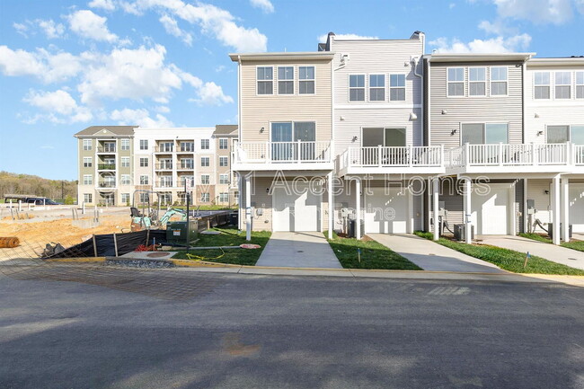 Building Photo - 9123 Crk Btm Ln