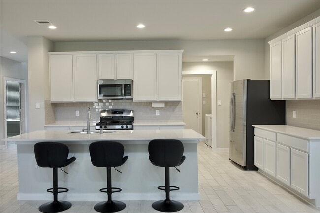 Building Photo - 3207 Tilley Dr