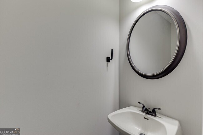 Building Photo - 323 Deer Run Dr