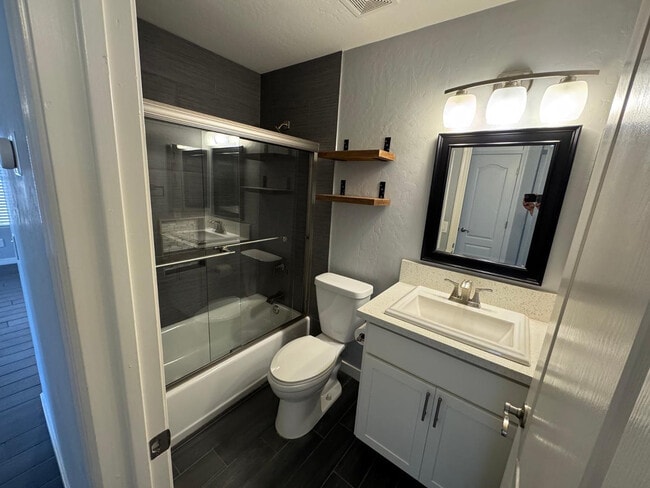 Building Photo - 24 S Willow Creek St