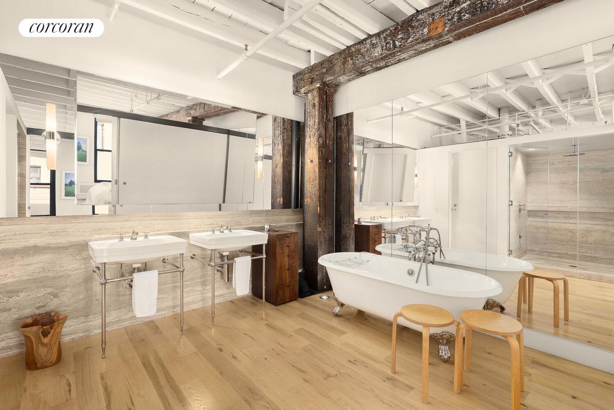 Building Photo - 184 Grand St