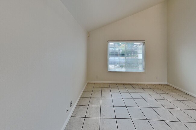 Building Photo - 2331 Sweetwater Dr