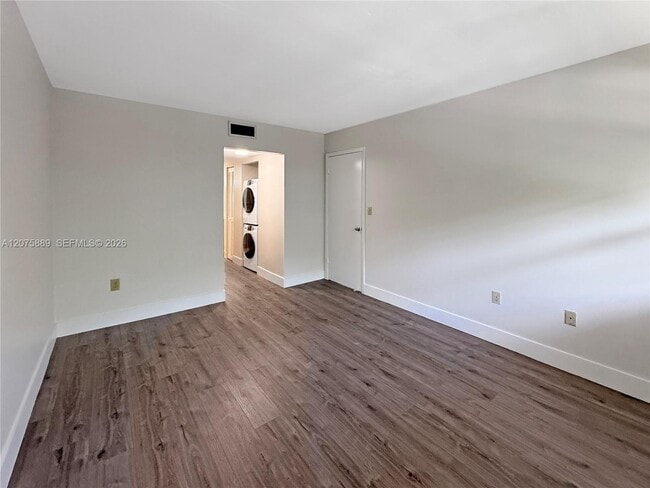 Building Photo - 995 SW 84th Ave