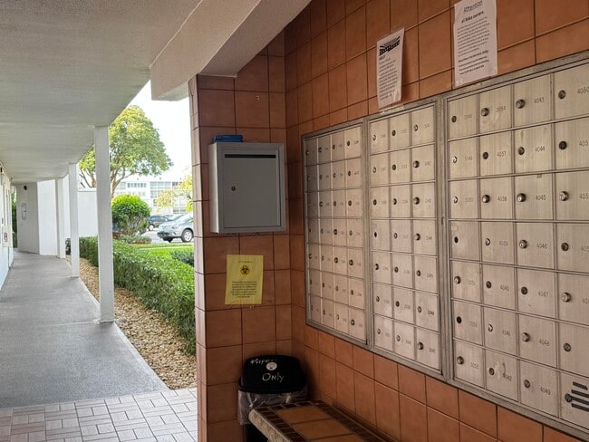 Building Photo - 4053 Hythe A