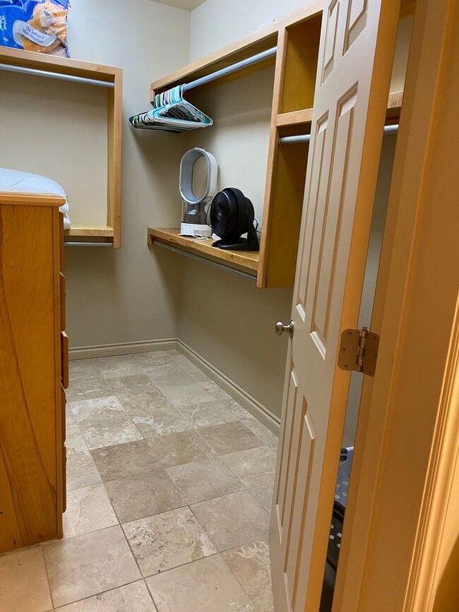 Building Photo - Fully furnished rental in downtown Anchorage