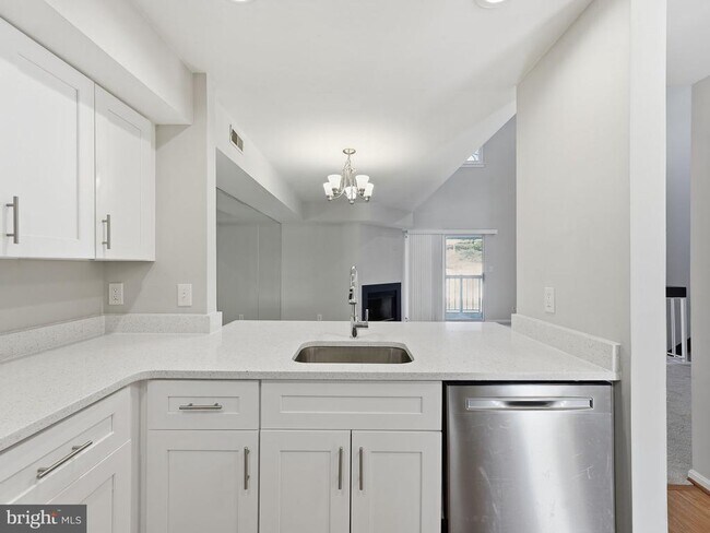 Building Photo - 5854 Orchard Hill Ct