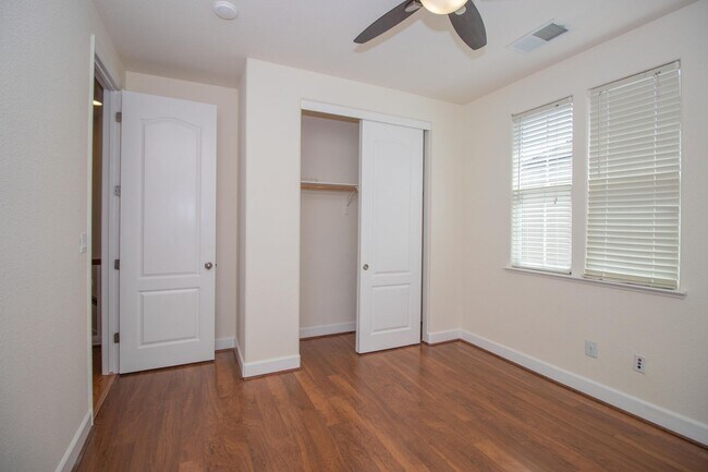 Building Photo - 4 Bedroom 3 Bathroom House | AMSI | Alexandr Metlinski