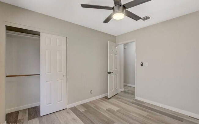 Building Photo - 1735 Navarre Ln