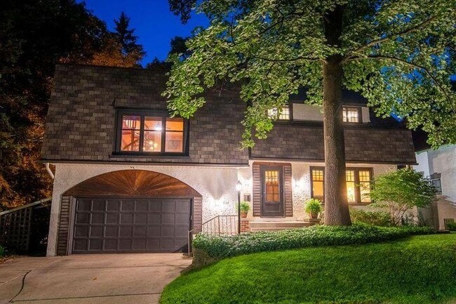 Building Photo - 824 N 66th St