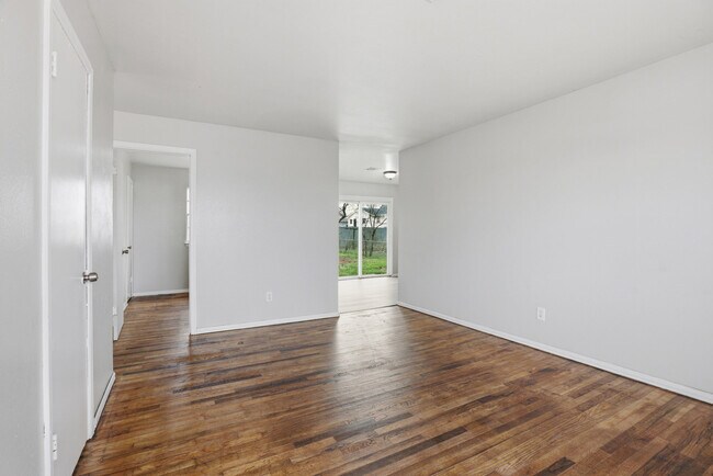 Building Photo - 1520 SE 48th Pl