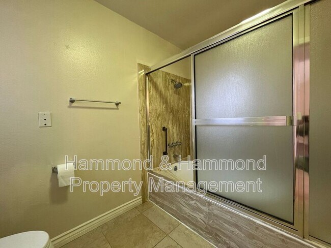 Building Photo - 316 Pebble Beach Dr
