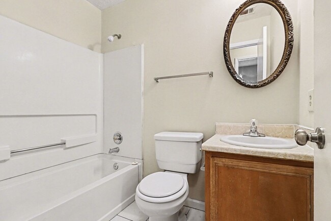 Building Photo - 3 Bedroom 2 Bath House