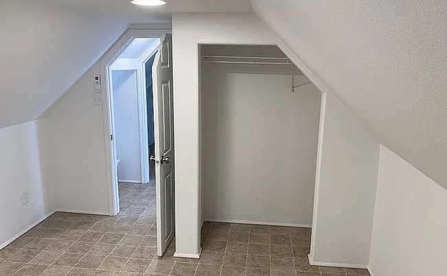 Building Photo - Fully remodeled 3 bed 2 bath