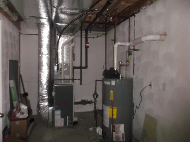 Building Photo - 933 Varnum Ave