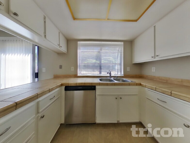 Building Photo - 254 Voyager Dr