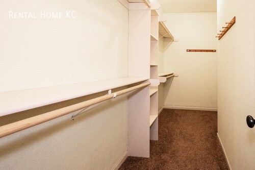 Building Photo - 705 N Findley-