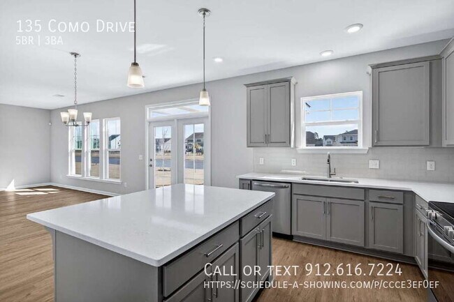 Building Photo - 135 Como Dr