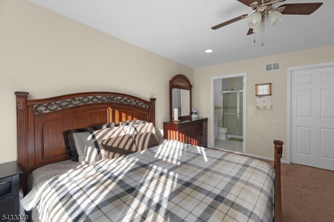 Building Photo - 158 Autumn Ridge Rd