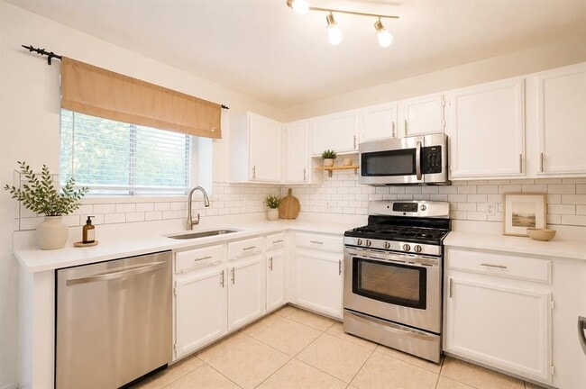 Building Photo - 8417 Avocet Dr