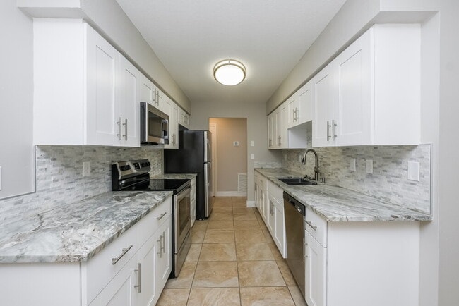 Building Photo - 4708 31st St Ct E