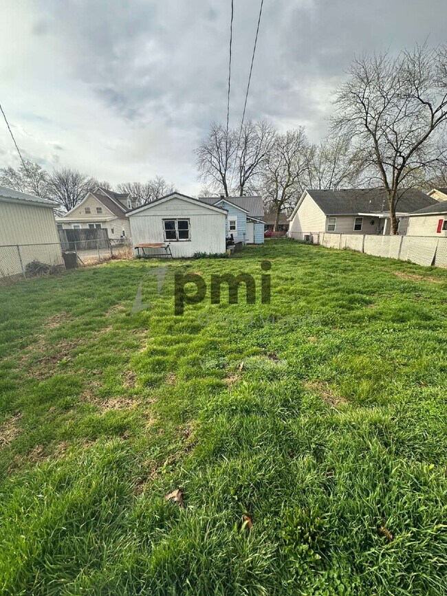 Building Photo - 2808 Champaign Ave